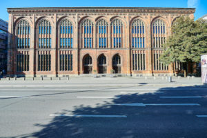 ISAR-Klinikum-Frontansicht-Tag-Ausschnitt